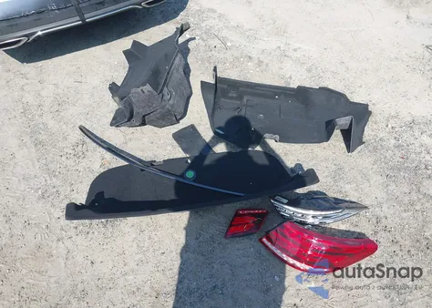 2014 Mercedes-Benz E 350 z USA, uszkodzony, nr VIN WDDKJ5KB0EF278800